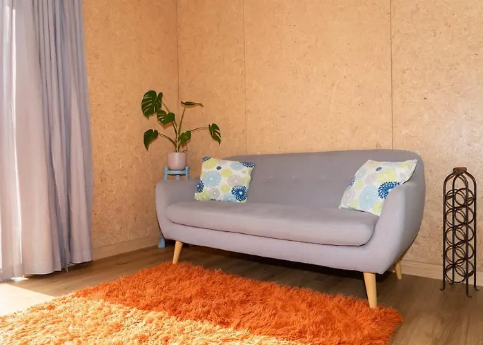 Modern 1-Bedroom Guesthouse With Roys Peak Views Holiday home