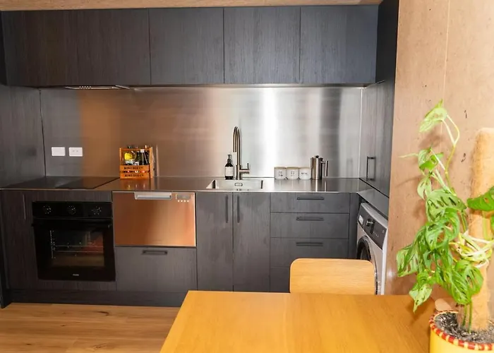 Newly Built Unit In Quiet Neighbourhood *