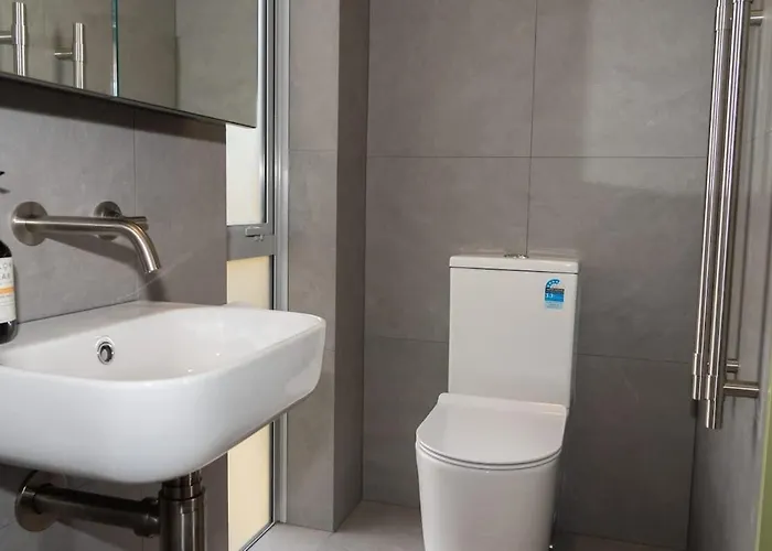 Vakantiehuis Newly Built Unit In Quiet Neighbourhood *