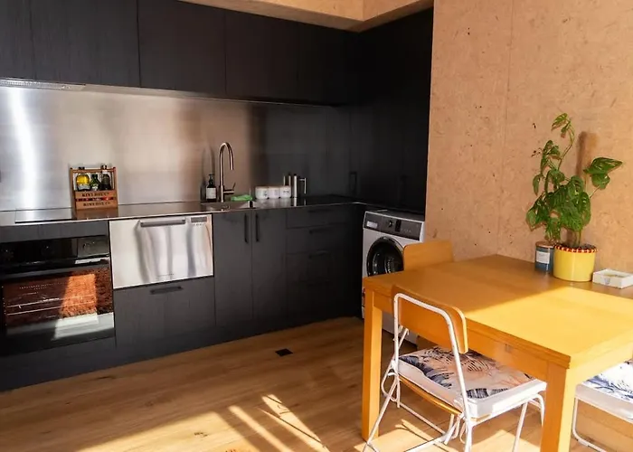 Modern 1-Bedroom Guesthouse With Roys Peak Views Holiday home